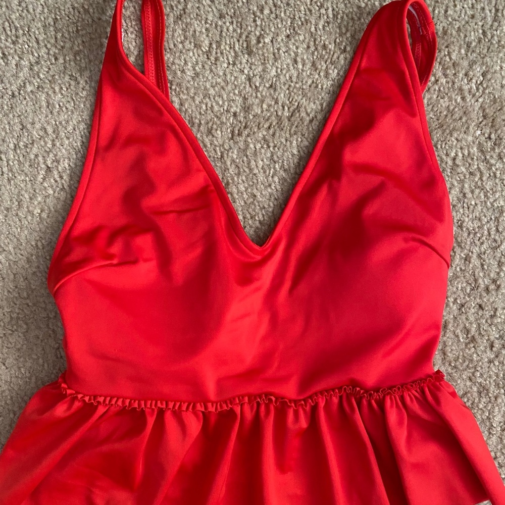 Kortni Jeane EUC Red V-Neck Top